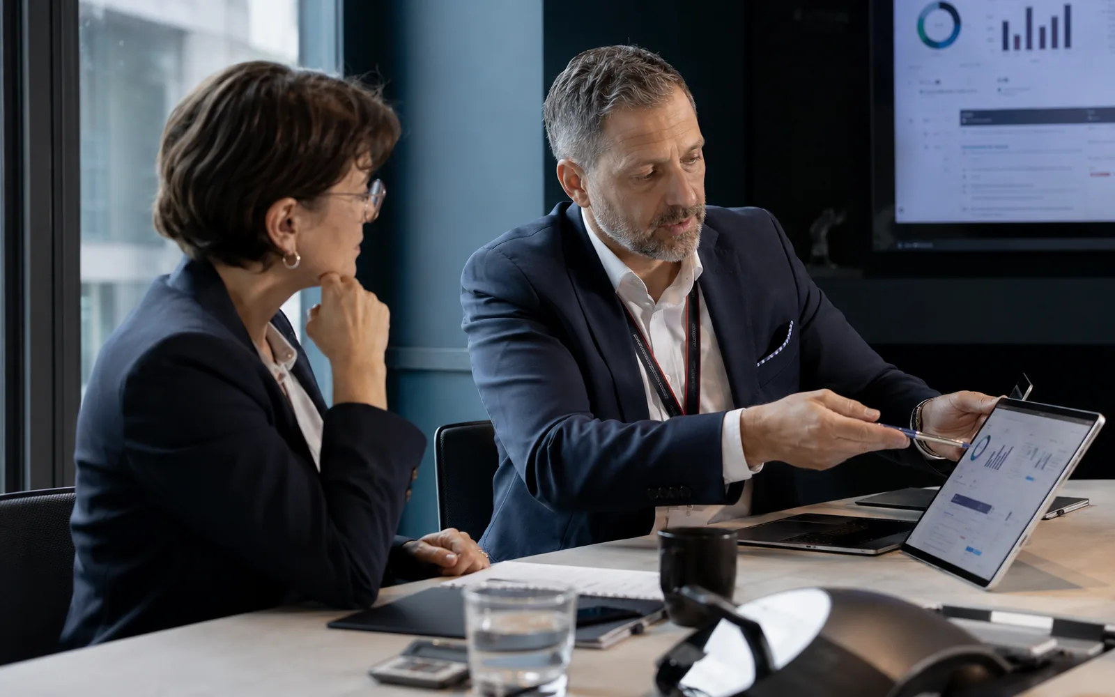 Une revue de reporting entre l'expert externalisé et le client.