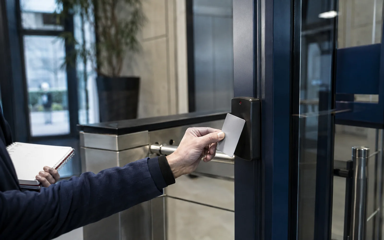 Détail d'un point de contrôle d'accès réel en cours d'inspection.